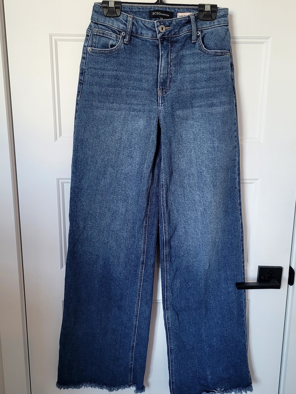 BCBGeneration High-Rise Wide-Leg Jeans • Vintage Medium Wash Raw Hem • Sz 1/25